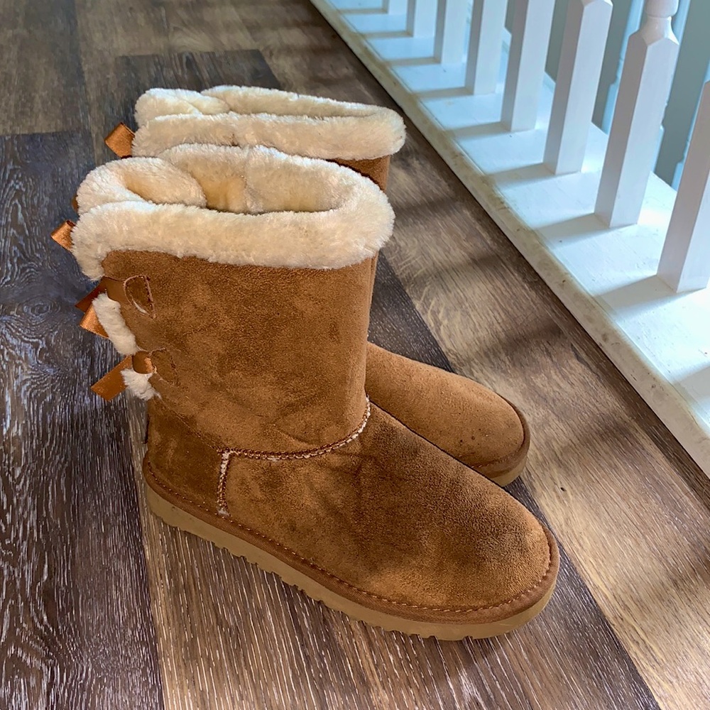UGG Chestnut Bow Boots
